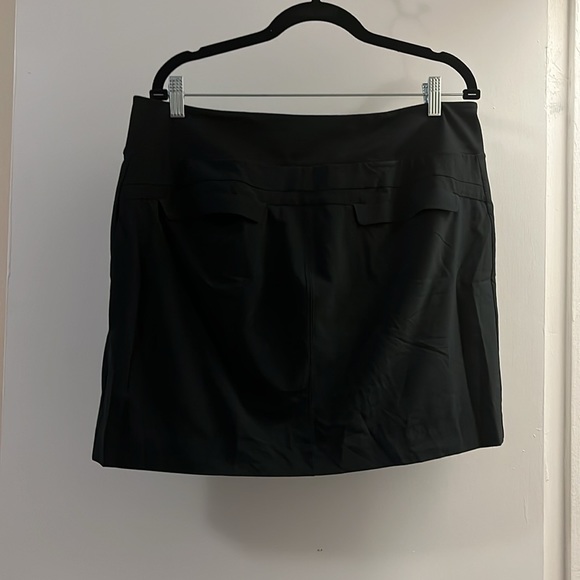 Athleta black skirt (with shorts underneath) in a size 16 - Picture 2 of 5